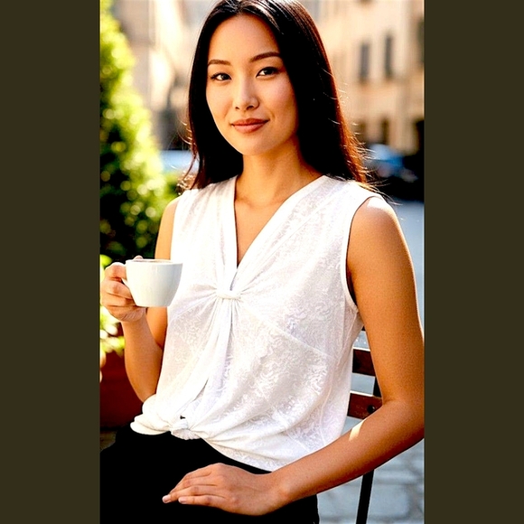 ❤️Lucy & Laurel Sheer White Twist Front Top w/ Paisley Design - Picture 1 of 7